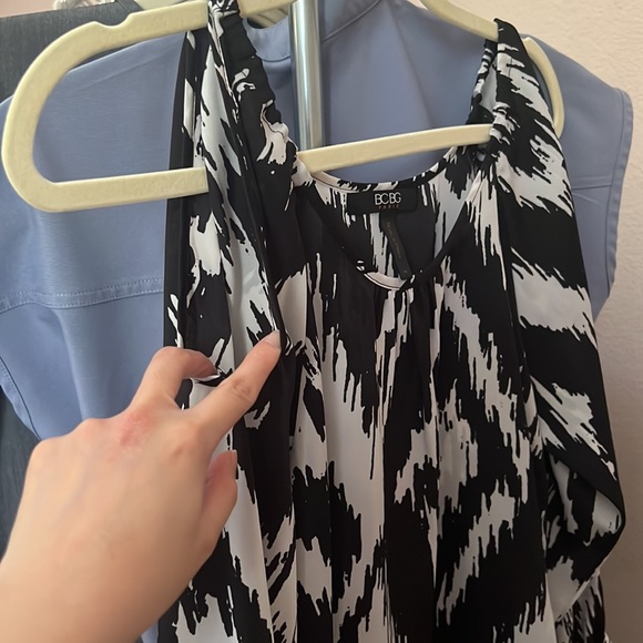 BCBG flowy top - Picture 2 of 3